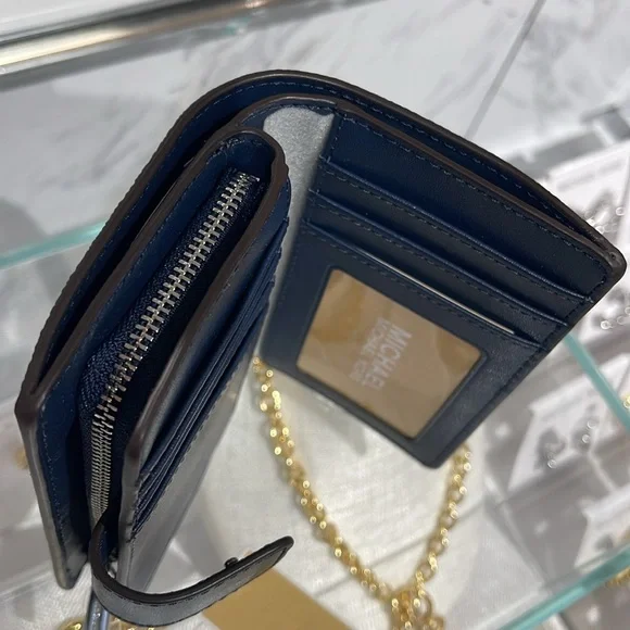 Michael Kors Jet Set Medium Two-Tone Logo Bifold Wallet
Navy Multi 
NWT - Picture 12 of 16